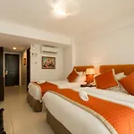 White House Beach Resort